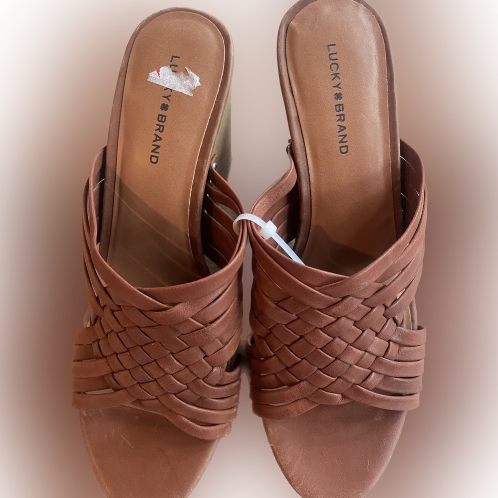 NWOT Lucky Brand clogs size 9